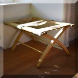 F51. Luggage stand. 